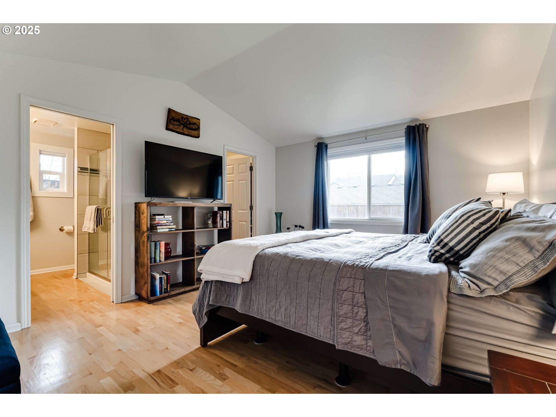 2467 Noah Street Eugene, OR 97402 - Photo 11 of 25 Primary Bedroom