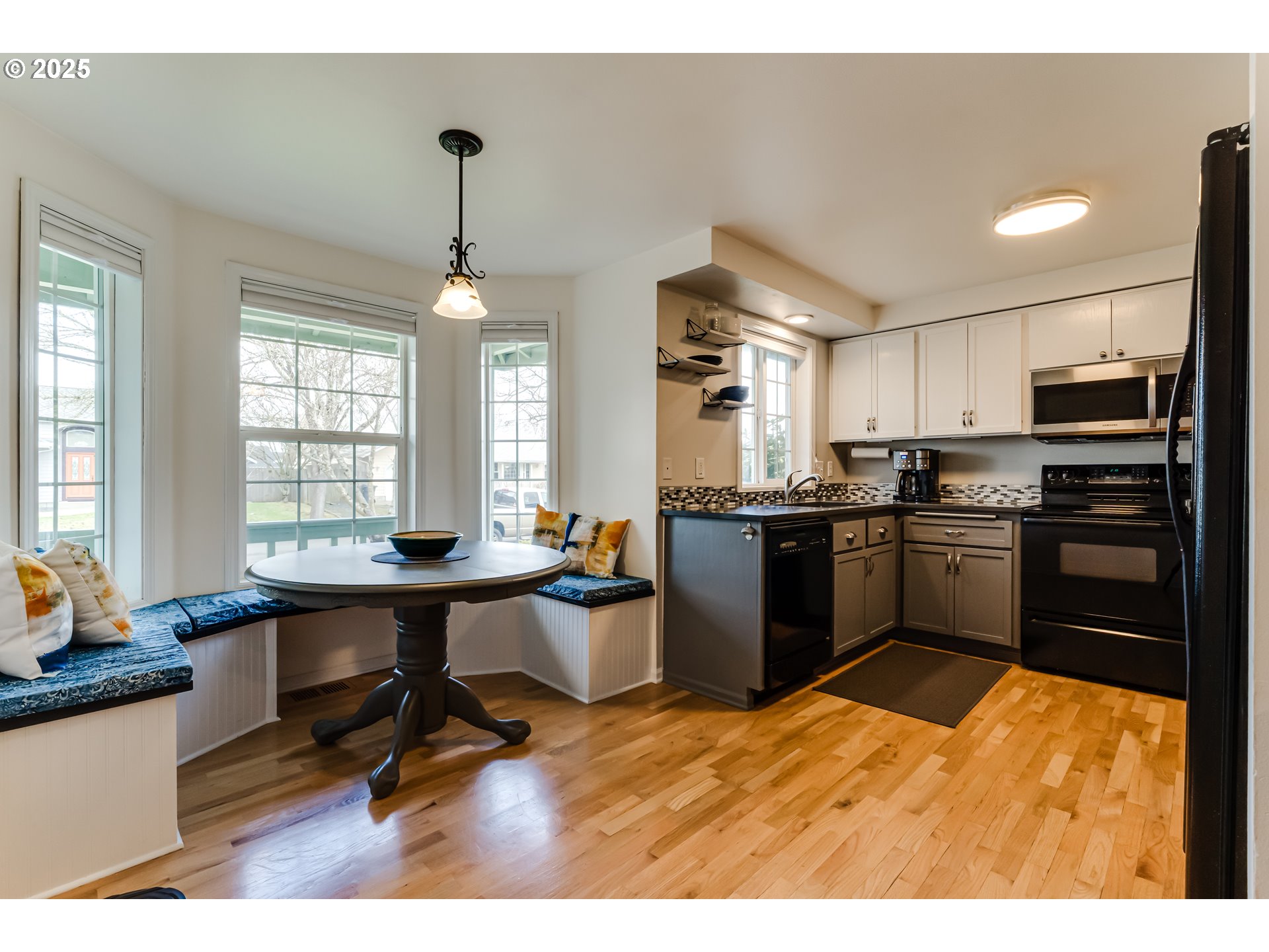 2467 Noah Street Eugene, OR 97402 - Photo 6 of 25 Kitchen/Dining Room