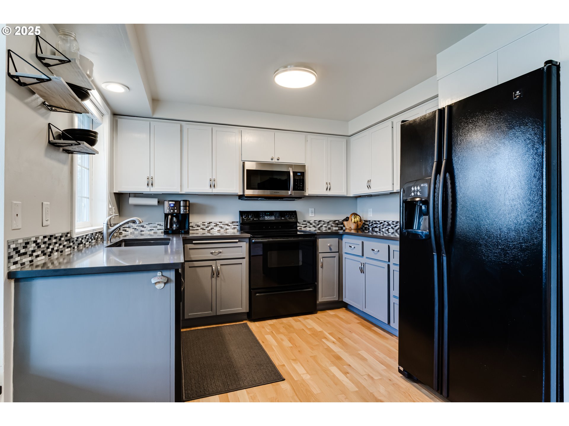 2467 Noah Street Eugene, OR 97402 - Photo 7 of 25 Kitchen