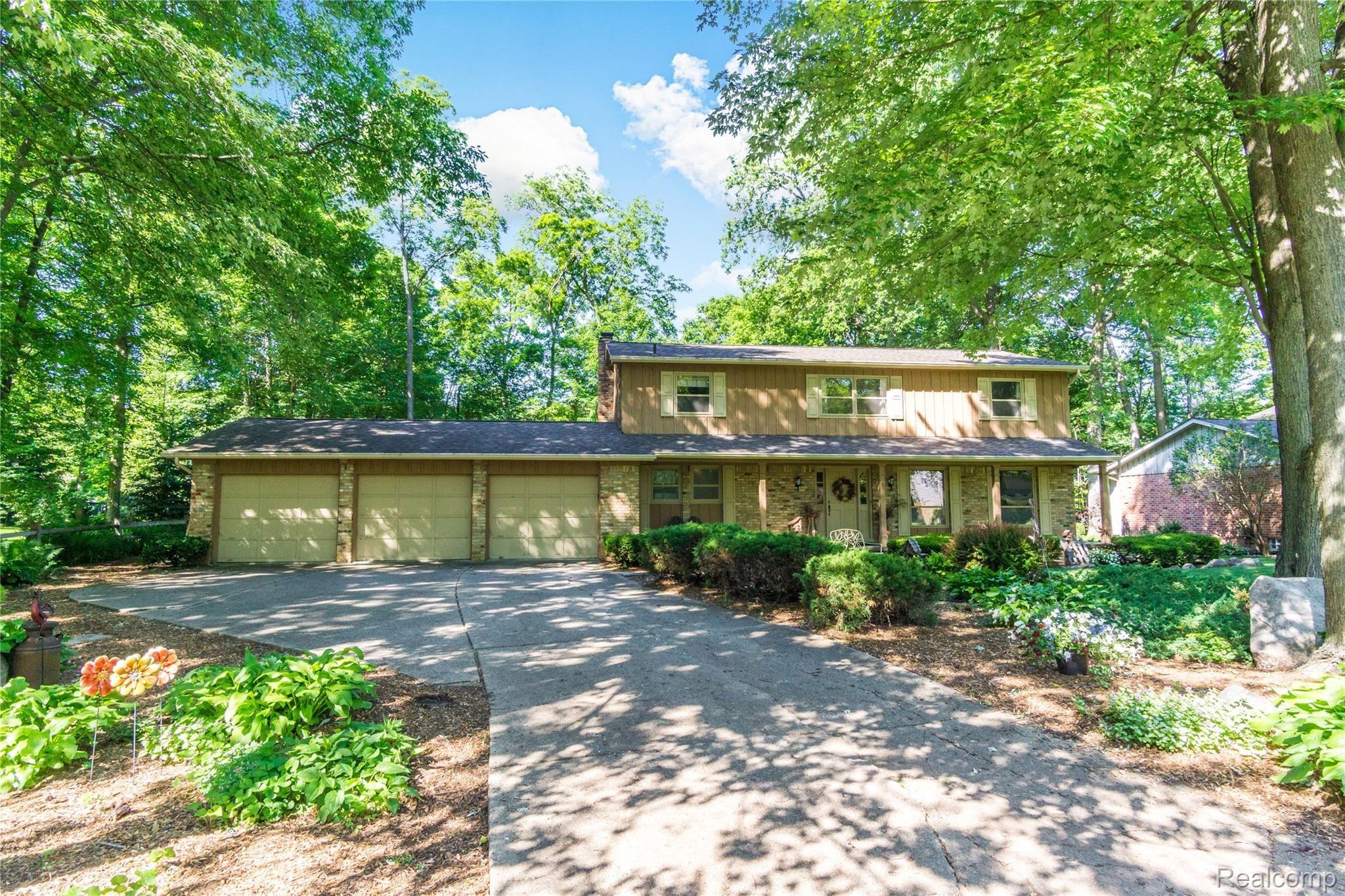 6404 Kings Pointe Road Grand Blanc, MI 48439 - Photo 37 of 38 Exteriors (3 of 11).jpg
