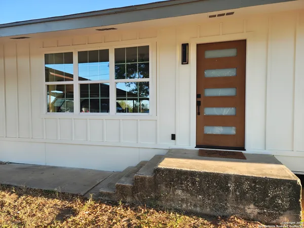 $219,799 | 371 Rose Boulevard, Charlotte, TX 78011