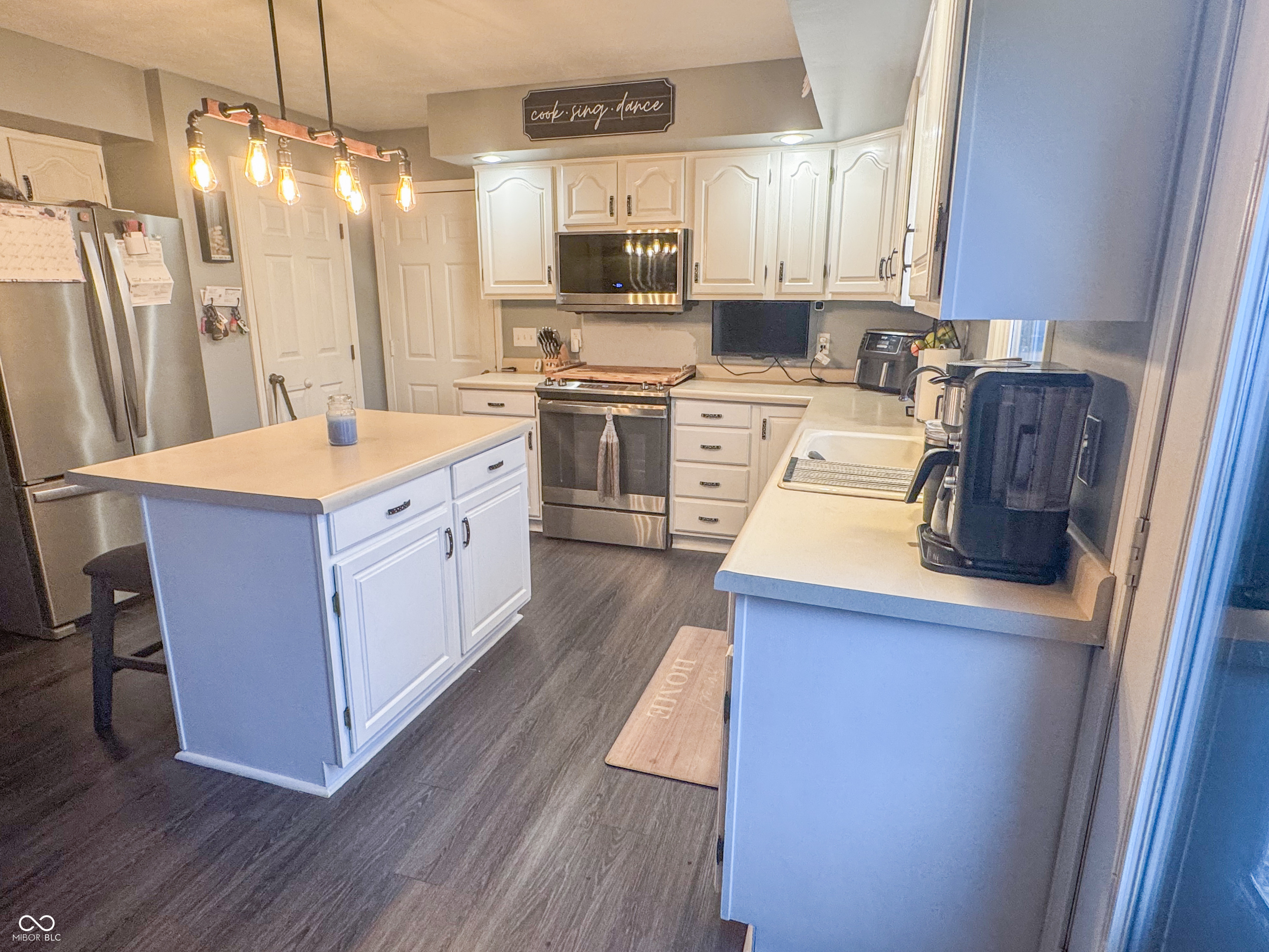 8798 Surrey Drive Pendleton, IN 46064 - Photo 3 of 30