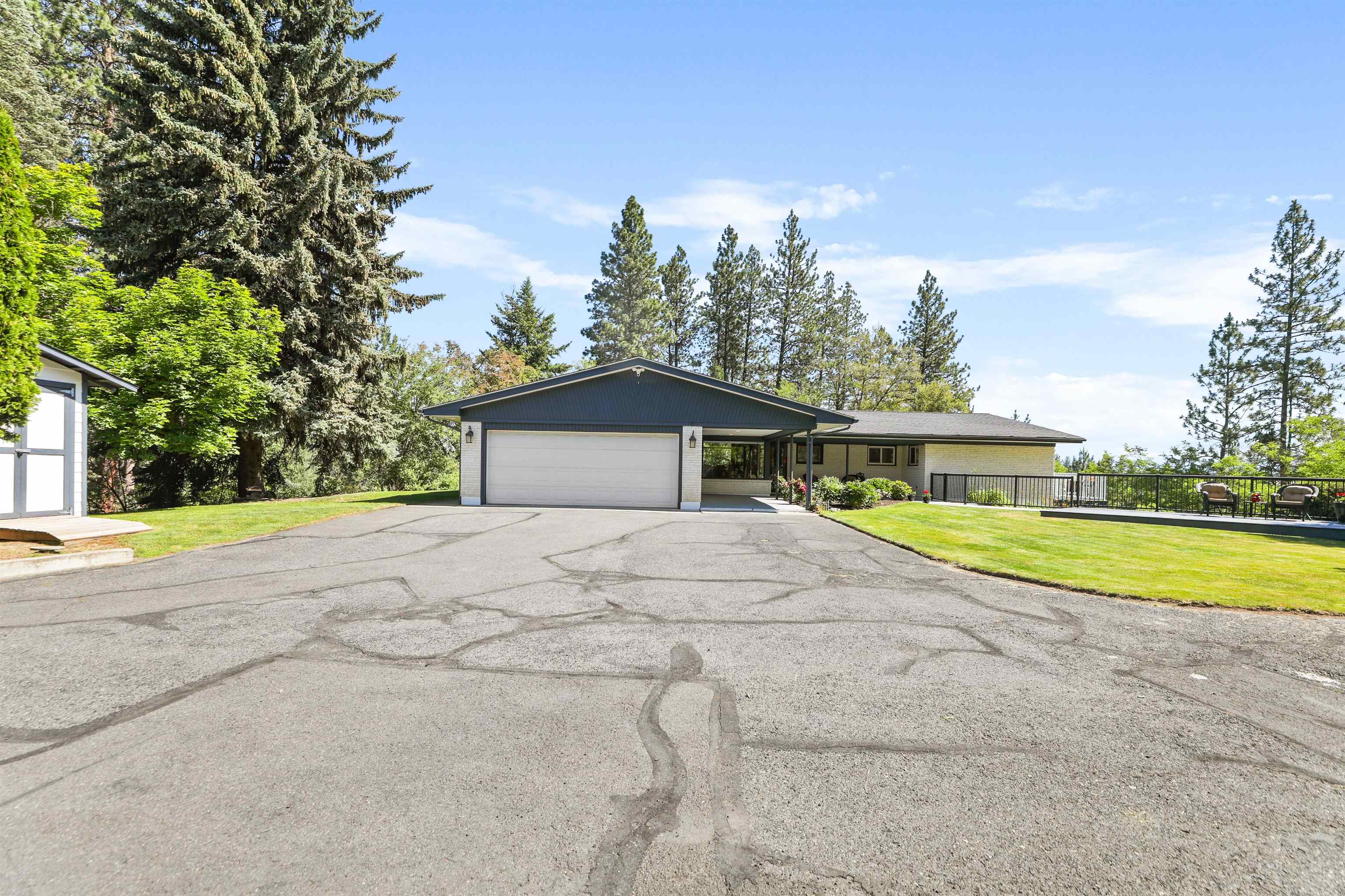 1105 West Edgehill Road Spokane, WA 99218 - Photo 2 of 39 Gallery Image 2