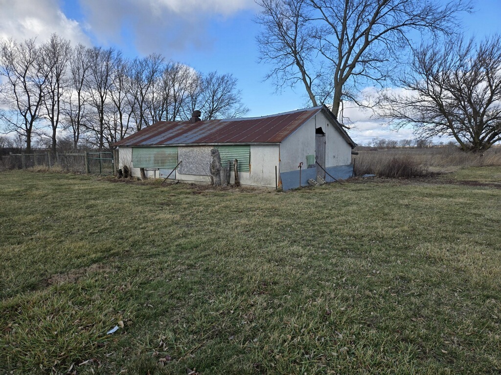 120 East 700 North Road Buckley, IL 60918 - Photo 20 of 21 a house view with backyard space