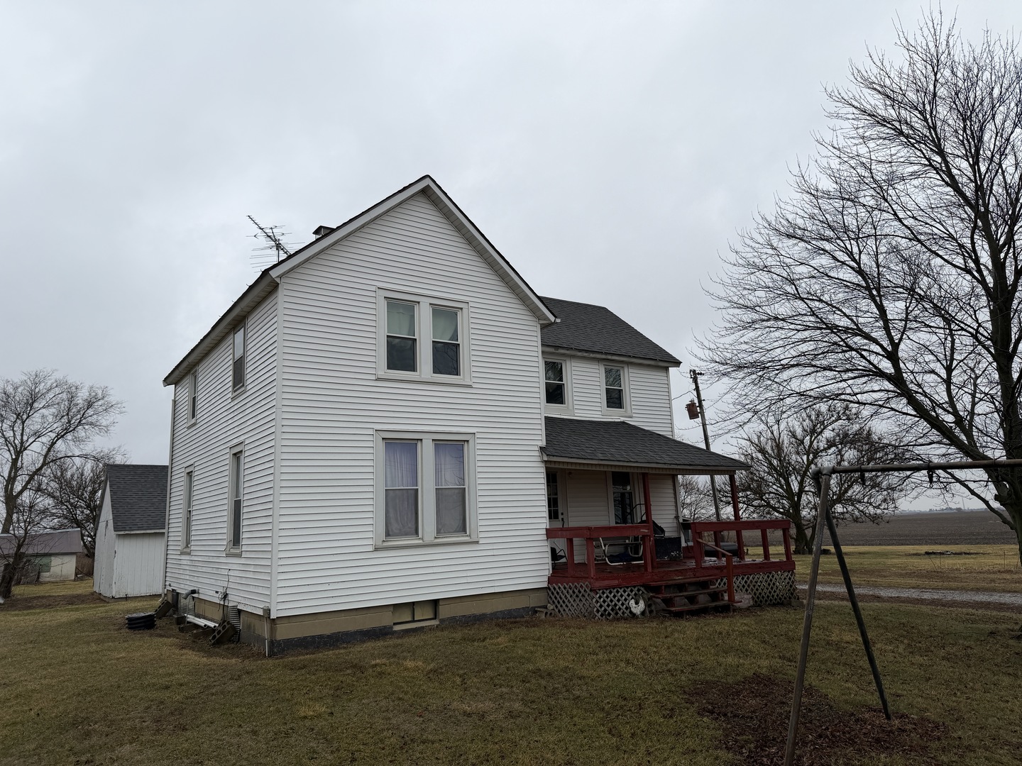 120 East 700 North Road Buckley, IL 60918 - Photo 2 of 21 a front view of a house with a yard
