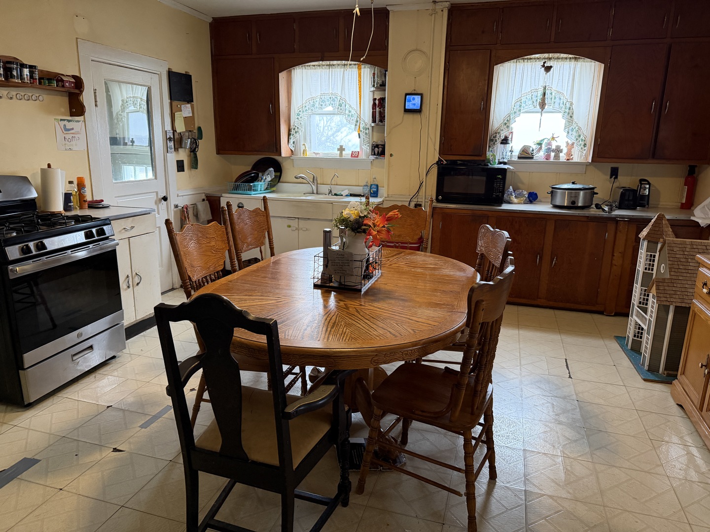120 East 700 North Road Buckley, IL 60918 - Photo 5 of 21 a view of a dining room with furniture