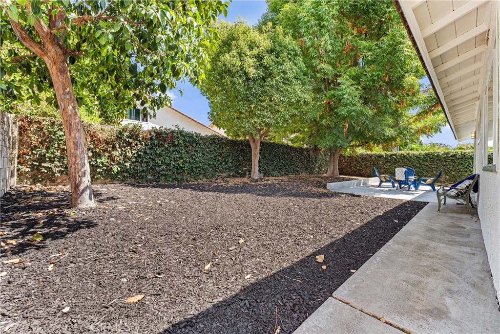 3621 Myrtle Street Irvine, CA 92606 - Photo 39 of 40 a view of a backyard
