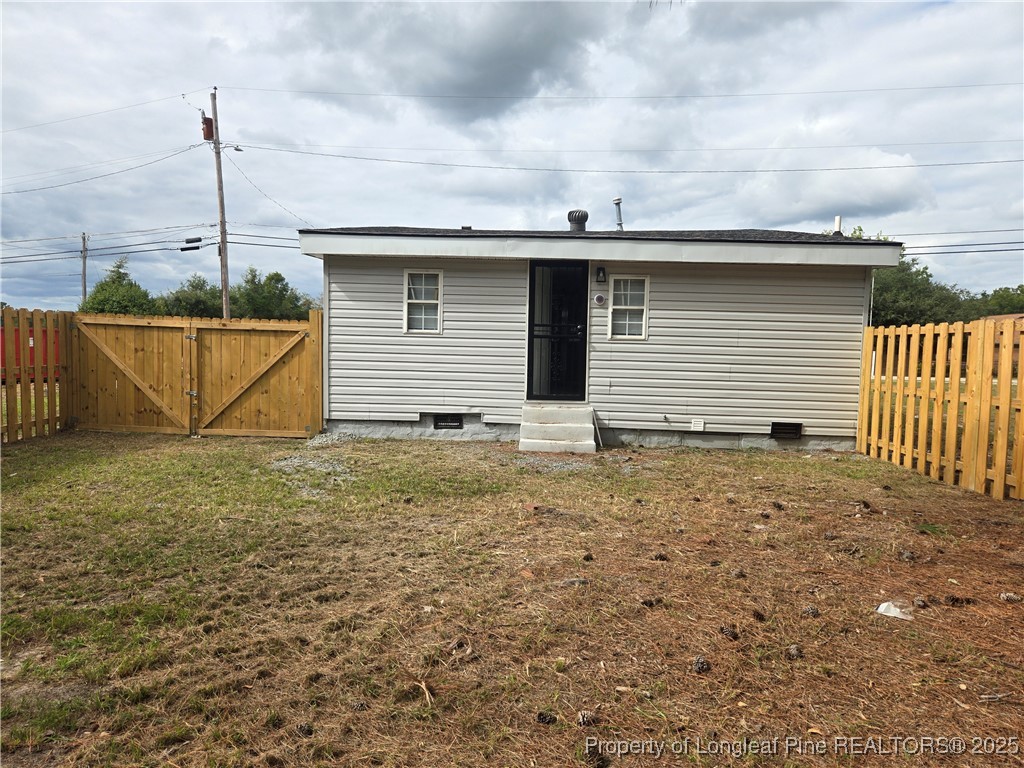 41 Marion Road Lumberton, NC 28358 - Photo 2 of 7 a backyard of a house