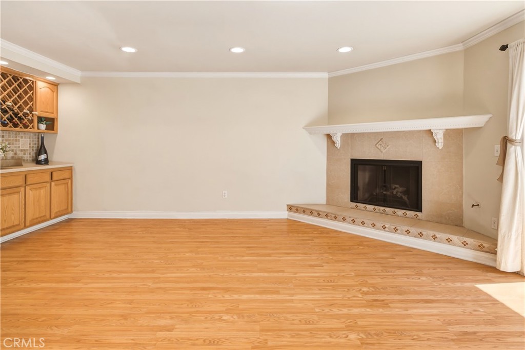 2615 Ruhland Avenue, Unit 15 Redondo Beach, CA 90278 - Photo 5 of 44 Wood burning fireplace