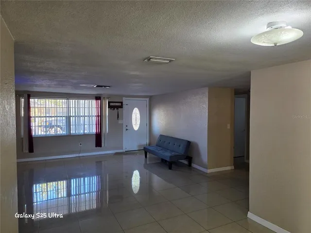a view of livingroom with furniture