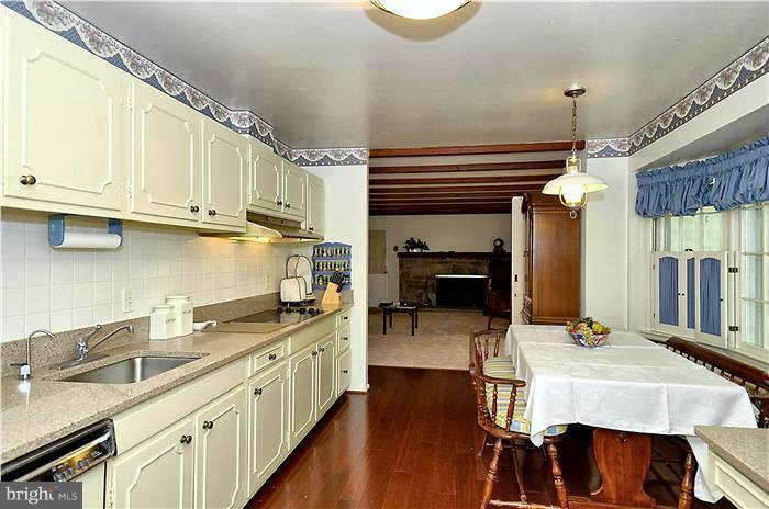 11106 Marcliff Road Rockville, MD 20852 - Photo 12 of 30 Kitchen