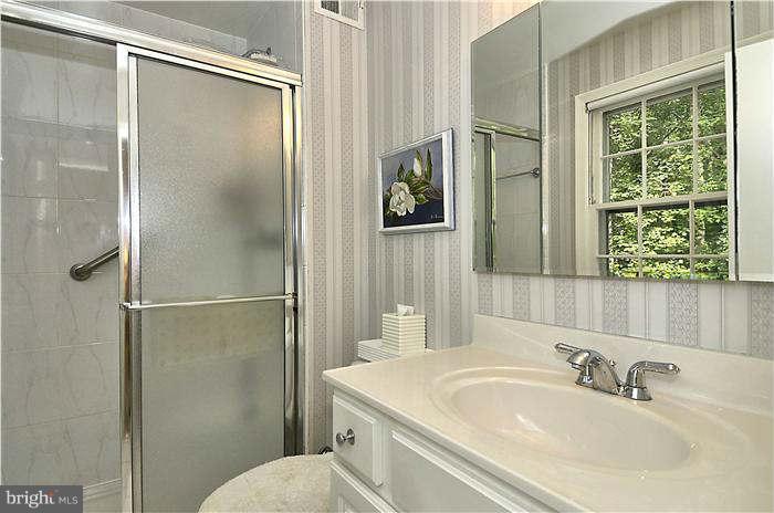 11106 Marcliff Road Rockville, MD 20852 - Photo 22 of 30 Bath (Master)