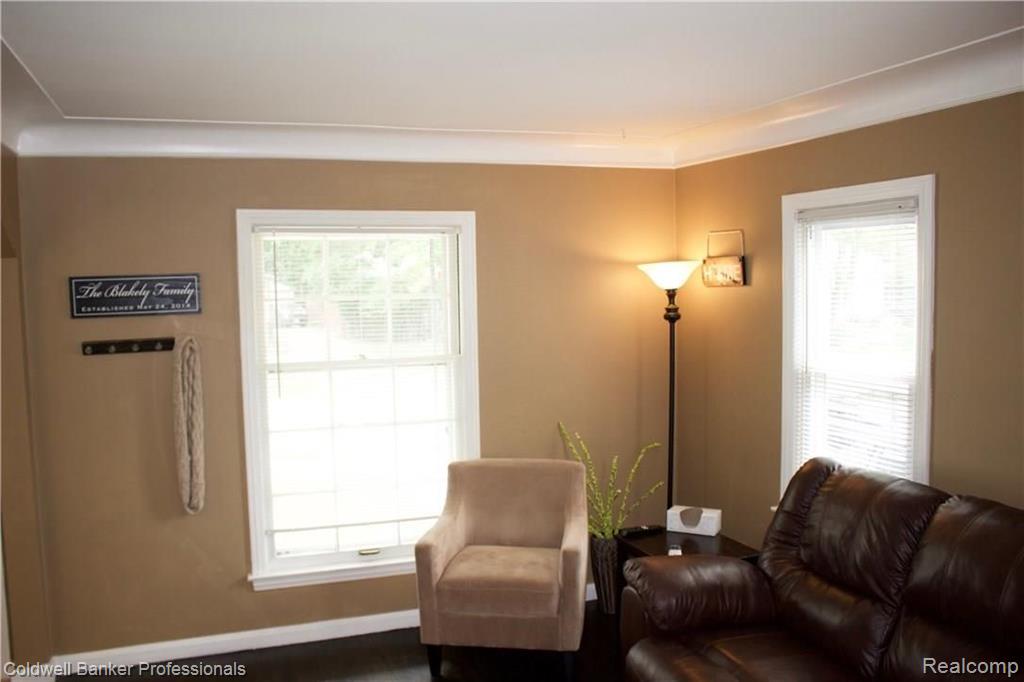 2035 Cambridge Road Berkley, MI 48072 - Photo 2 of 34