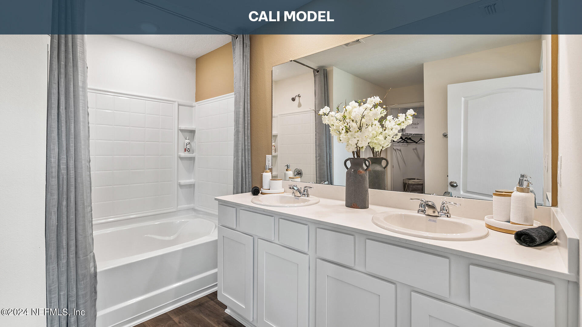 5561 Rustic Thorn Road Jacksonville, FL 32219 - Photo 17 of 63 a bathroom with a bathtub shower sink and mirror