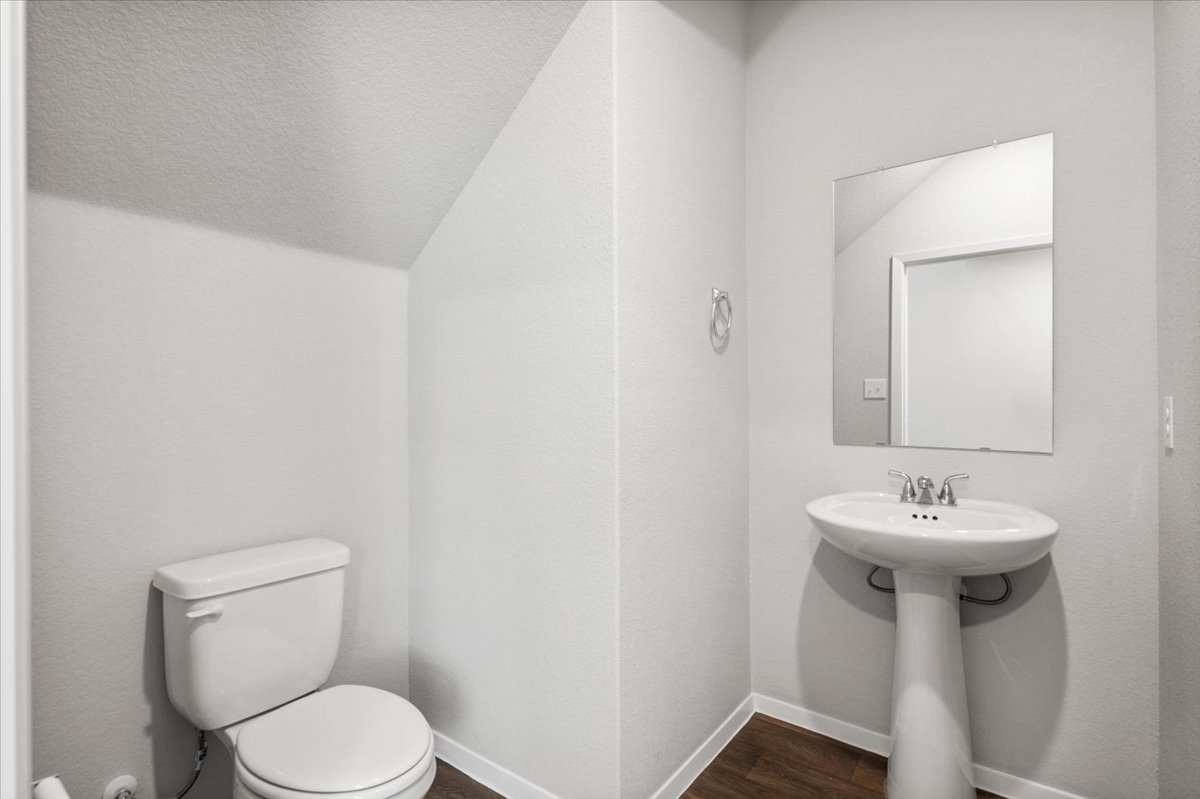 2607 Totley Road Manor, TX 78653 - Photo 22 of 40 Bathroom featuring vaulted ceiling and wood finished floors