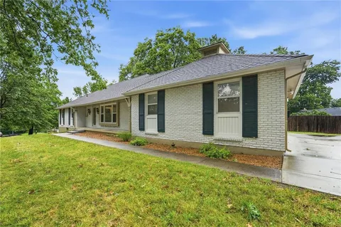$299,900 | 6317 Sterling Avenue, Raytown, MO 64133