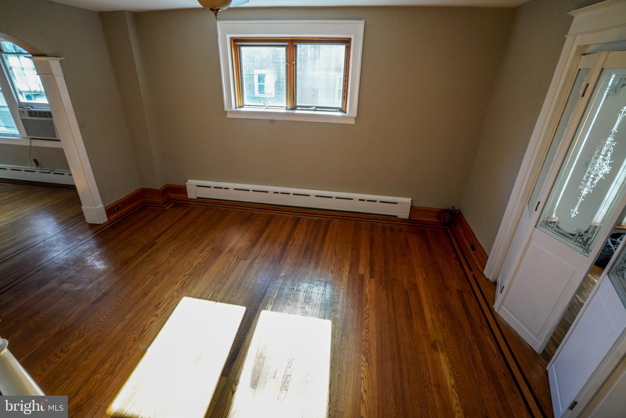 1001 Flanders Road Philadelphia, PA 19151 - Photo 4 of 27 Sun Drenched Living Room