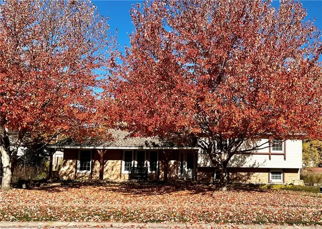 $330,000 | 1612 North Rosewood Drive, Gladstone, MO 64118