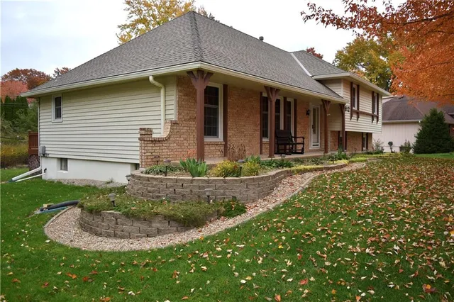 $330,000 | 1612 North Rosewood Drive, Gladstone, MO 64118