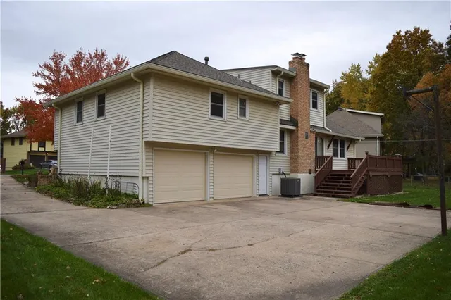 $330,000 | 1612 North Rosewood Drive, Gladstone, MO 64118