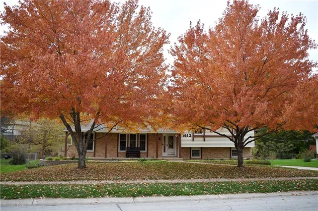 $330,000 | 1612 North Rosewood Drive, Gladstone, MO 64118