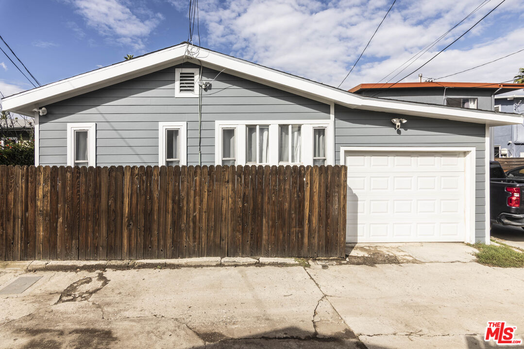 716 Sunset Avenue Venice, CA 90291 - Photo 12 of 13 a front view of a house with a yard