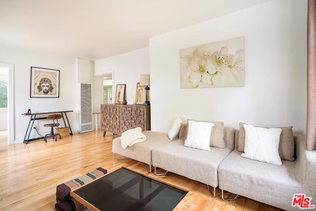 716 Sunset Avenue Venice, CA 90291 - Photo 3 of 13 a living room with furniture and wooden floor