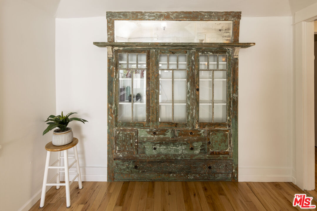 716 Sunset Avenue Venice, CA 90291 - Photo 8 of 13 a bathroom with a shower