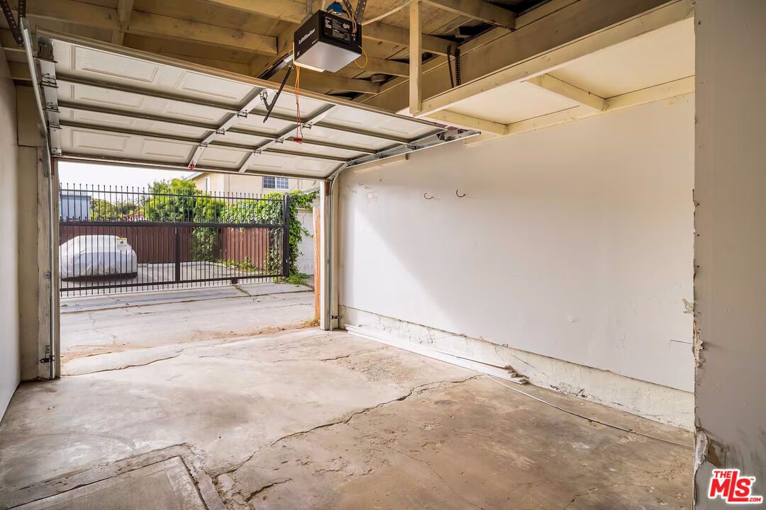 716 Sunset Avenue Venice, CA 90291 - Photo 9 of 13 a view of a room with wooden floor and windows