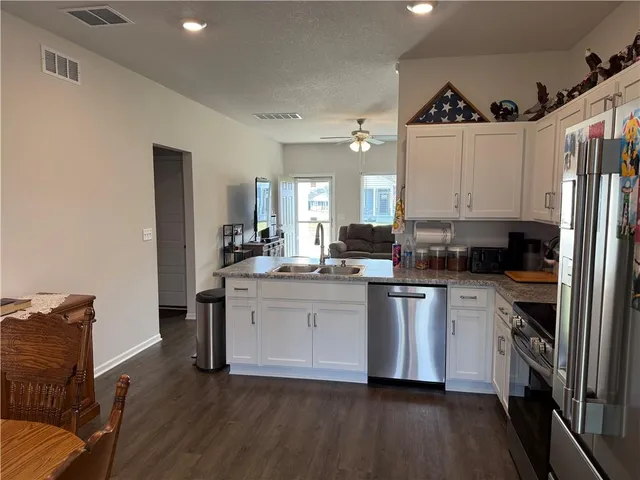 $324,900 | 800 Bentley Drive, Belton, MO 64012