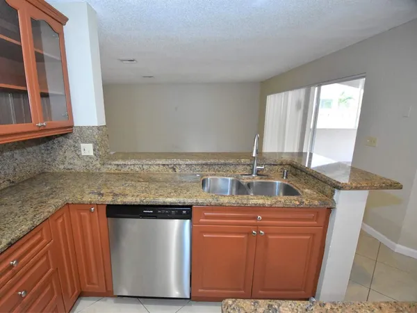 $4,180 | 10101 Southwest 9th Lane, Pembroke Pines, FL 33025