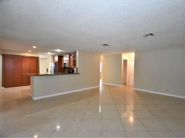 $4,180 | 10101 Southwest 9th Lane, Pembroke Pines, FL 33025