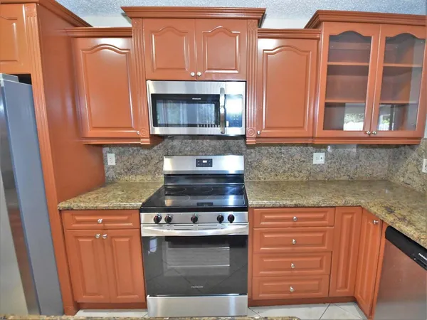 $4,180 | 10101 Southwest 9th Lane, Pembroke Pines, FL 33025