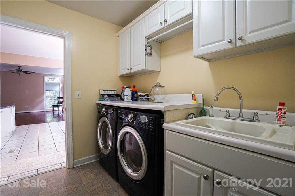 914 Chevis Court Fort Mill, SC 29708 - Photo 30 of 47 a utility room with sink dryer and washer