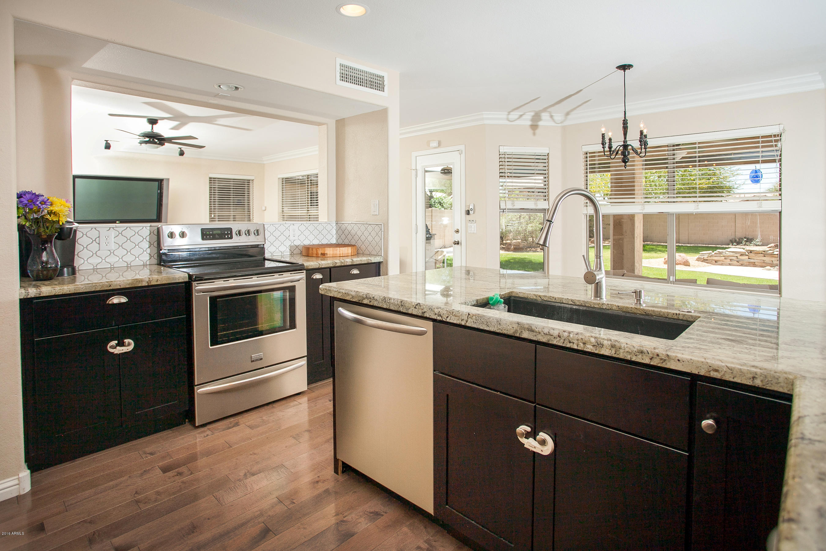4815 East Mossman Road Phoenix, AZ 85054 - Photo 11 of 28 Kitchen 6