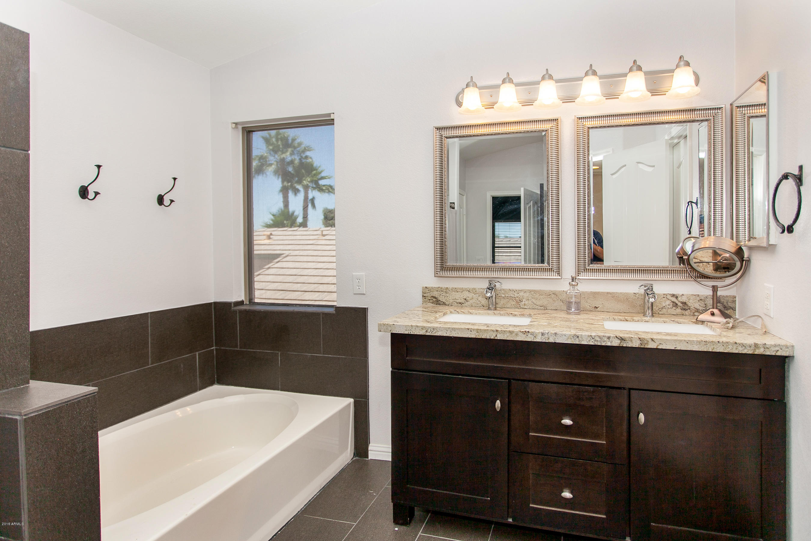 4815 East Mossman Road Phoenix, AZ 85054 - Photo 17 of 28 Master Bath