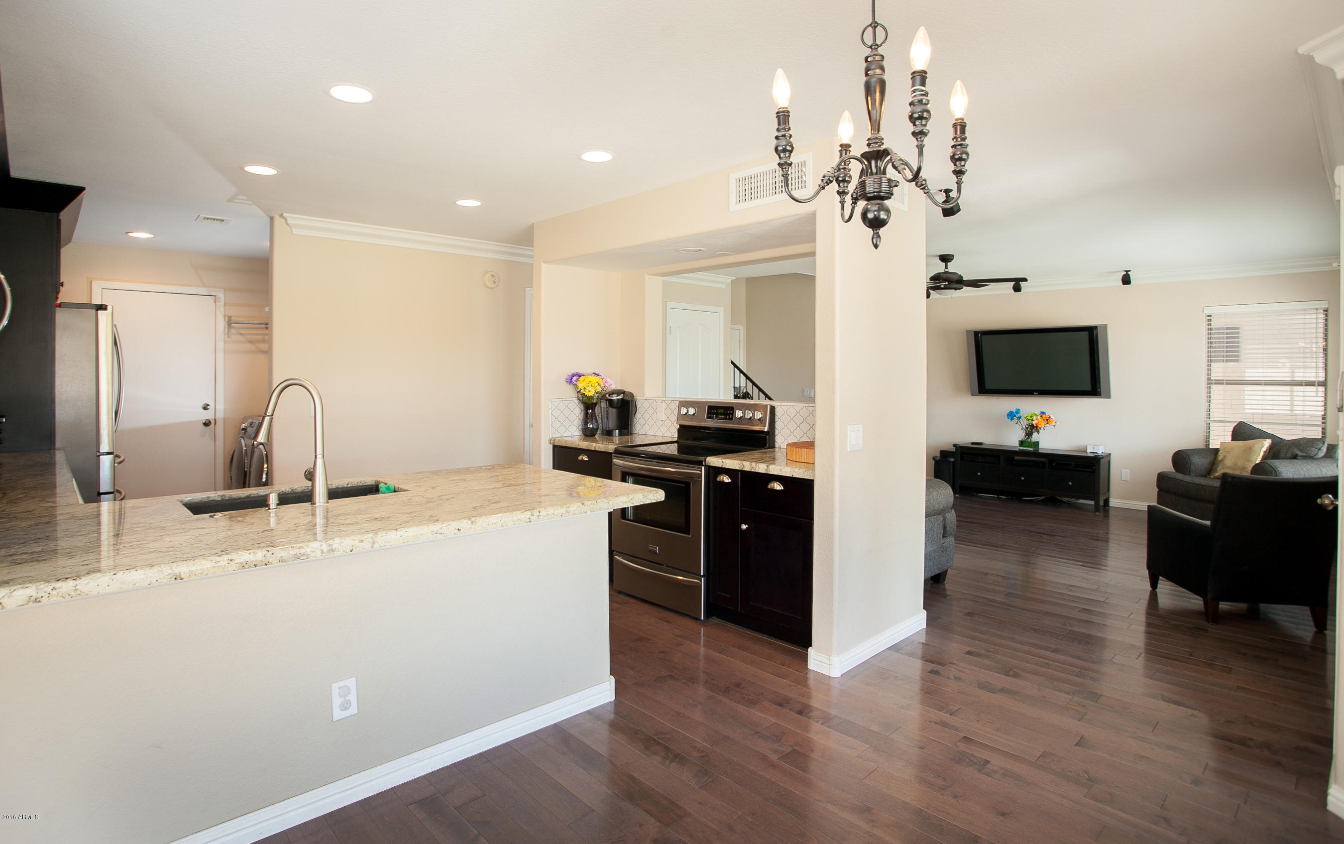 4815 East Mossman Road Phoenix, AZ 85054 - Photo 9 of 28 Kitchen 4