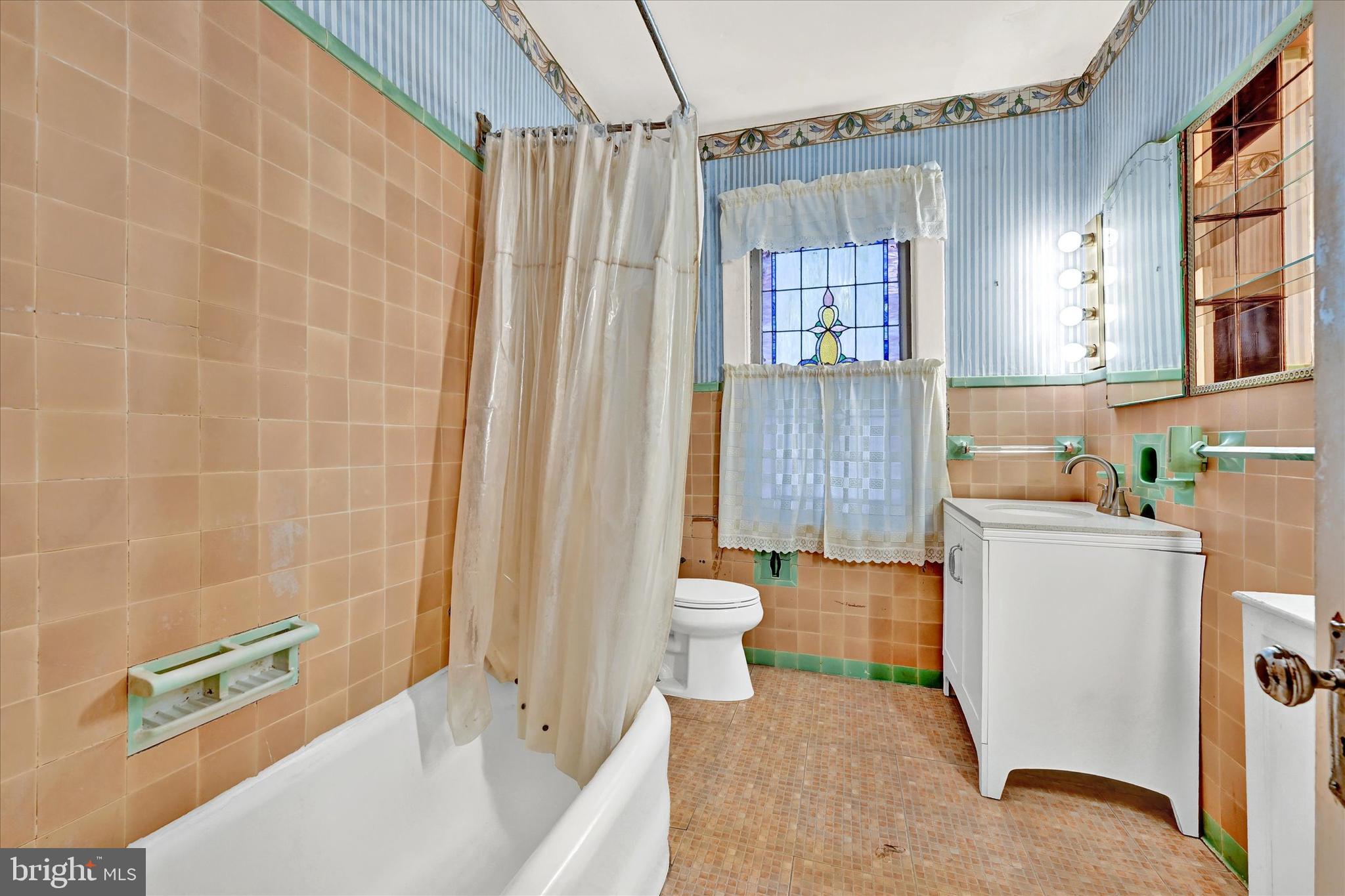 3402 Bateman Avenue Baltimore, MD 21216 - Photo 17 of 27 Second level full bath