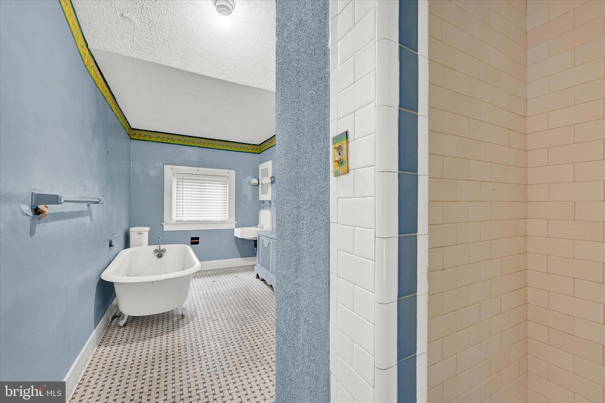 3402 Bateman Avenue Baltimore, MD 21216 - Photo 23 of 27 Third level full bathroom