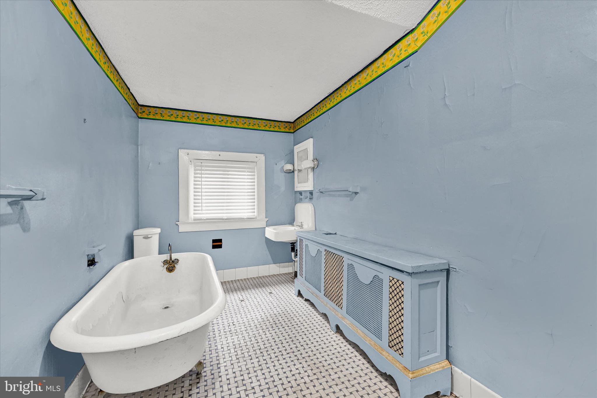 3402 Bateman Avenue Baltimore, MD 21216 - Photo 24 of 27 Third level full bathroom