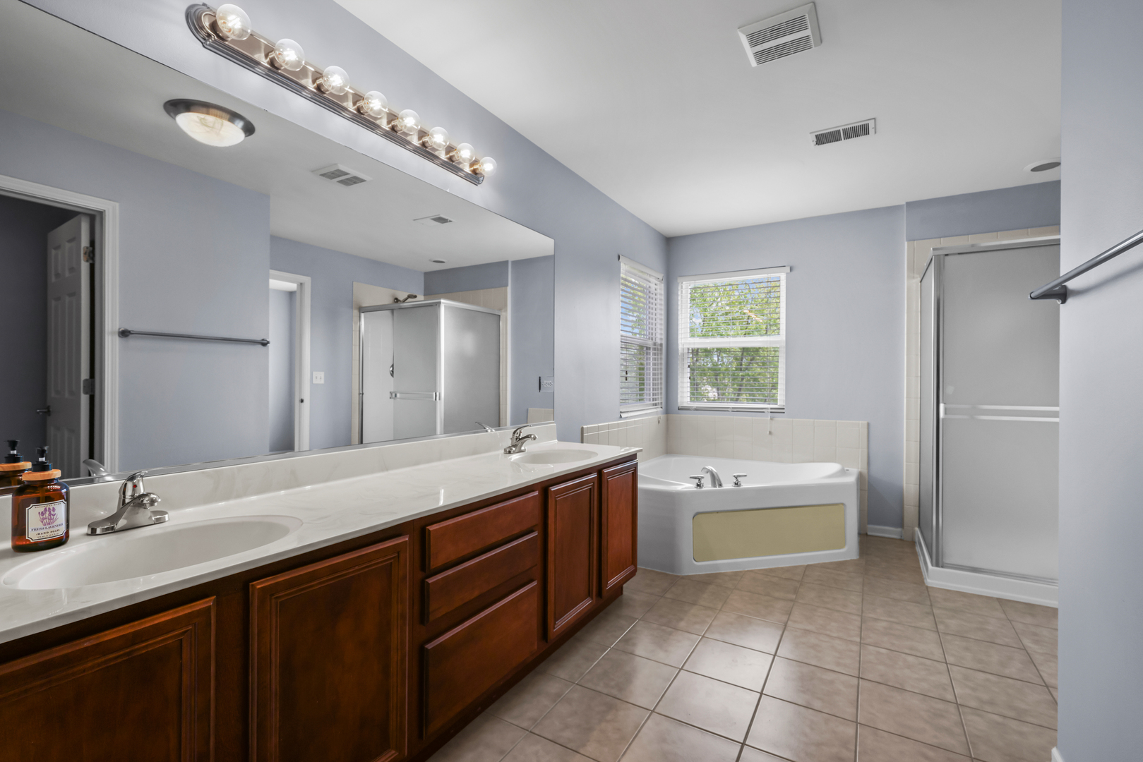 239 Pawtucket Avenue Elgin, IL 60124 - Photo 34 of 53