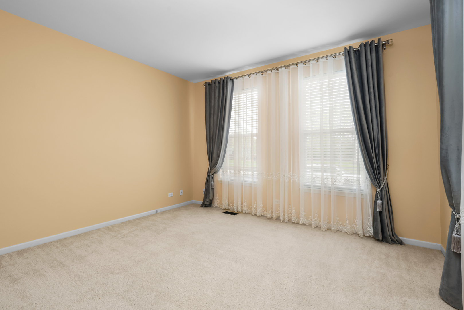 239 Pawtucket Avenue Elgin, IL 60124 - Photo 6 of 53