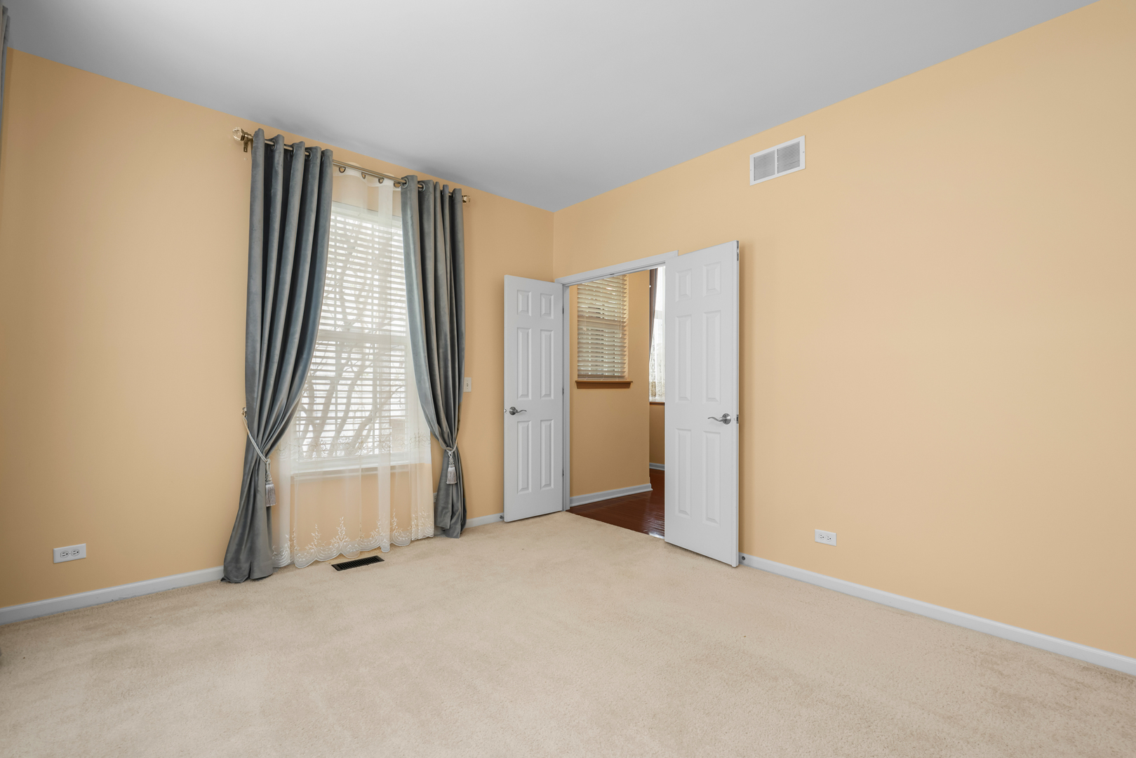 239 Pawtucket Avenue Elgin, IL 60124 - Photo 7 of 53