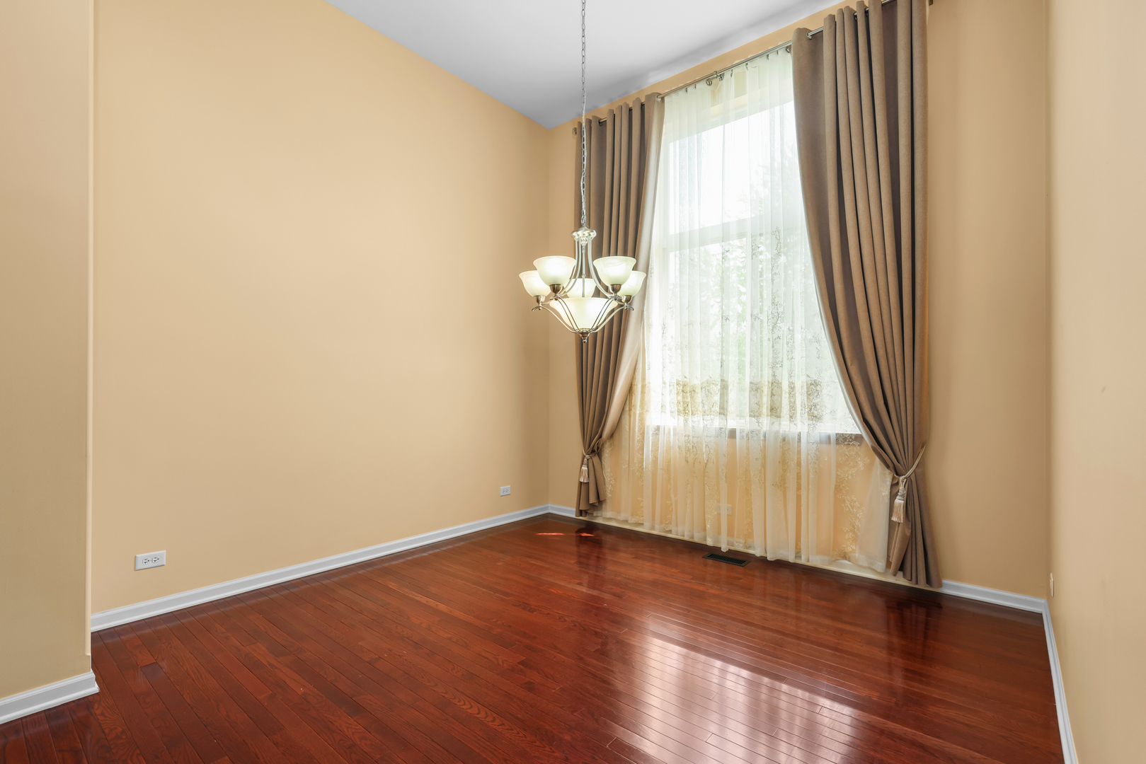 239 Pawtucket Avenue Elgin, IL 60124 - Photo 10 of 53