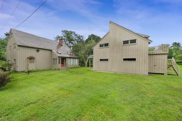 a view of a house with backyard