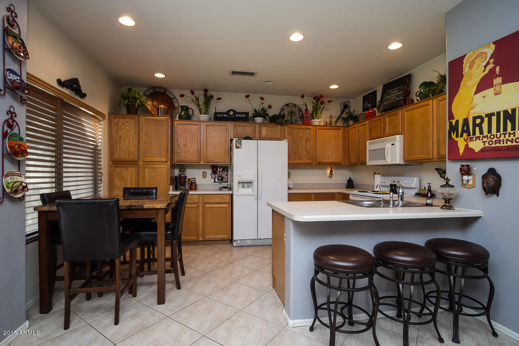 4324 South Rim Court Gilbert, AZ 85297 - Photo 3 of 29 4324 S. Rim St. Kitchen 3