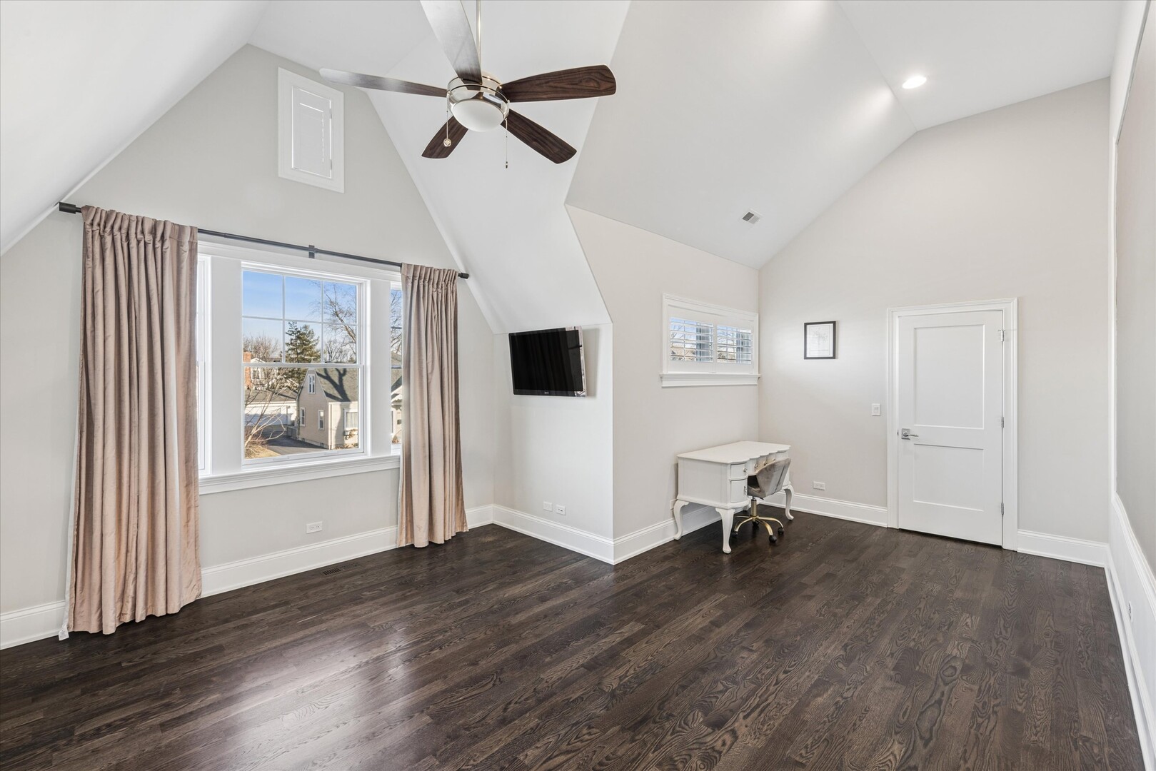 502 South Fairview Avenue Elmhurst, IL 60126 - Photo 20 of 36 a view of a livingroom with a hardwood floor and a ceiling fan