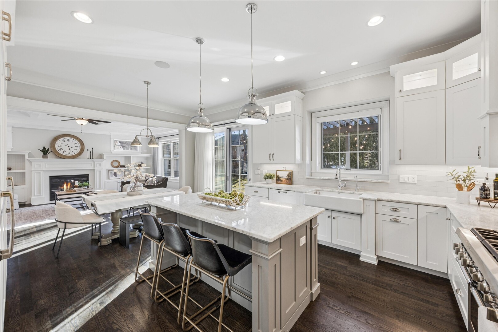 502 South Fairview Avenue Elmhurst, IL 60126 - Photo 8 of 36 a kitchen with center island table and chairs in it