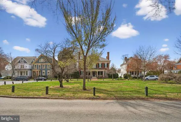 a street sign on the side of building