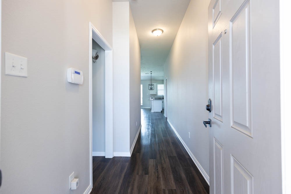 1001 Rootstock Rd. Brenham, TX 77833 - Photo 6 of 28 Entry